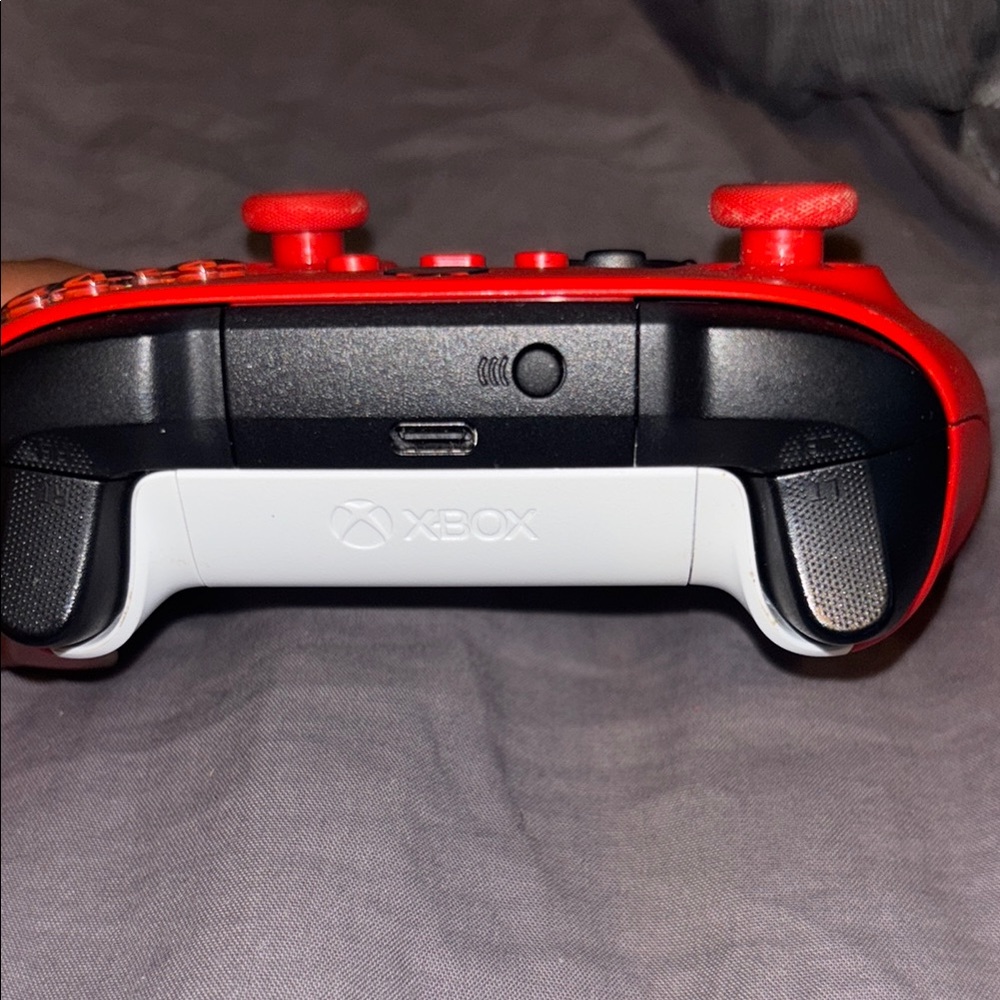 Red and Black Wireless Controller with Ergonomic Design - Picture 3 of 3